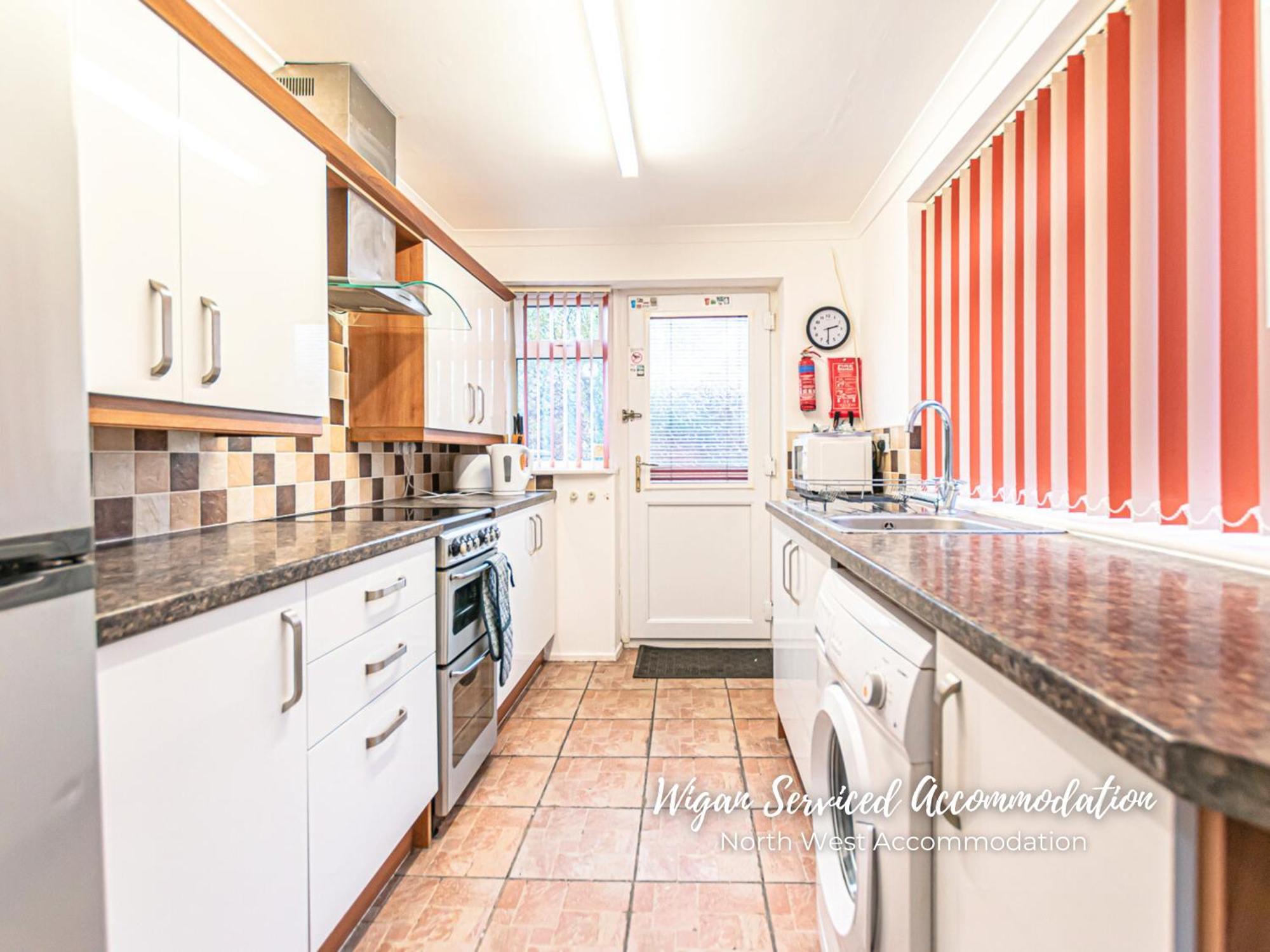 Wigan Work-Ready 3Br House Sleeps 6 Guests 위건 외부 사진