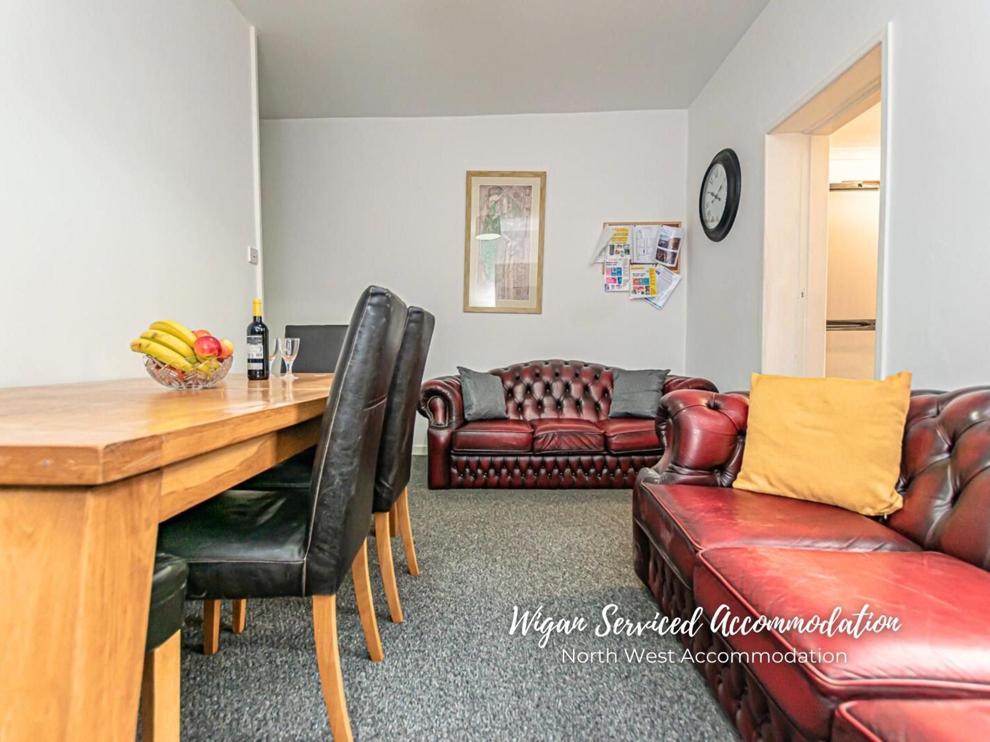 Wigan Work-Ready 3Br House Sleeps 6 Guests 위건 외부 사진