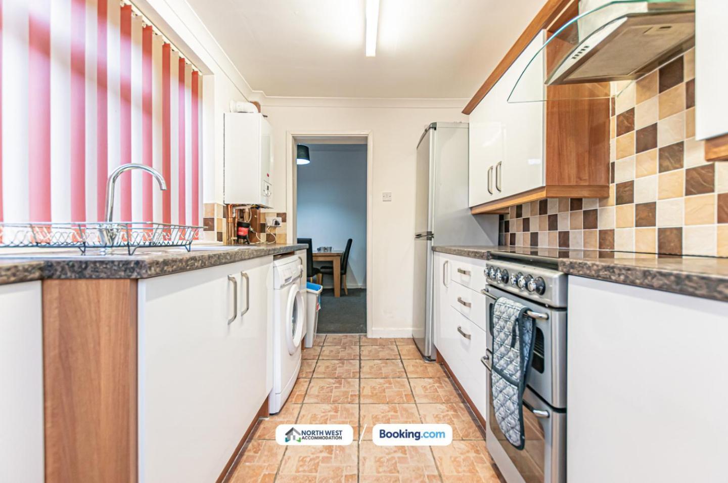 Wigan Work-Ready 3Br House Sleeps 6 Guests 위건 외부 사진
