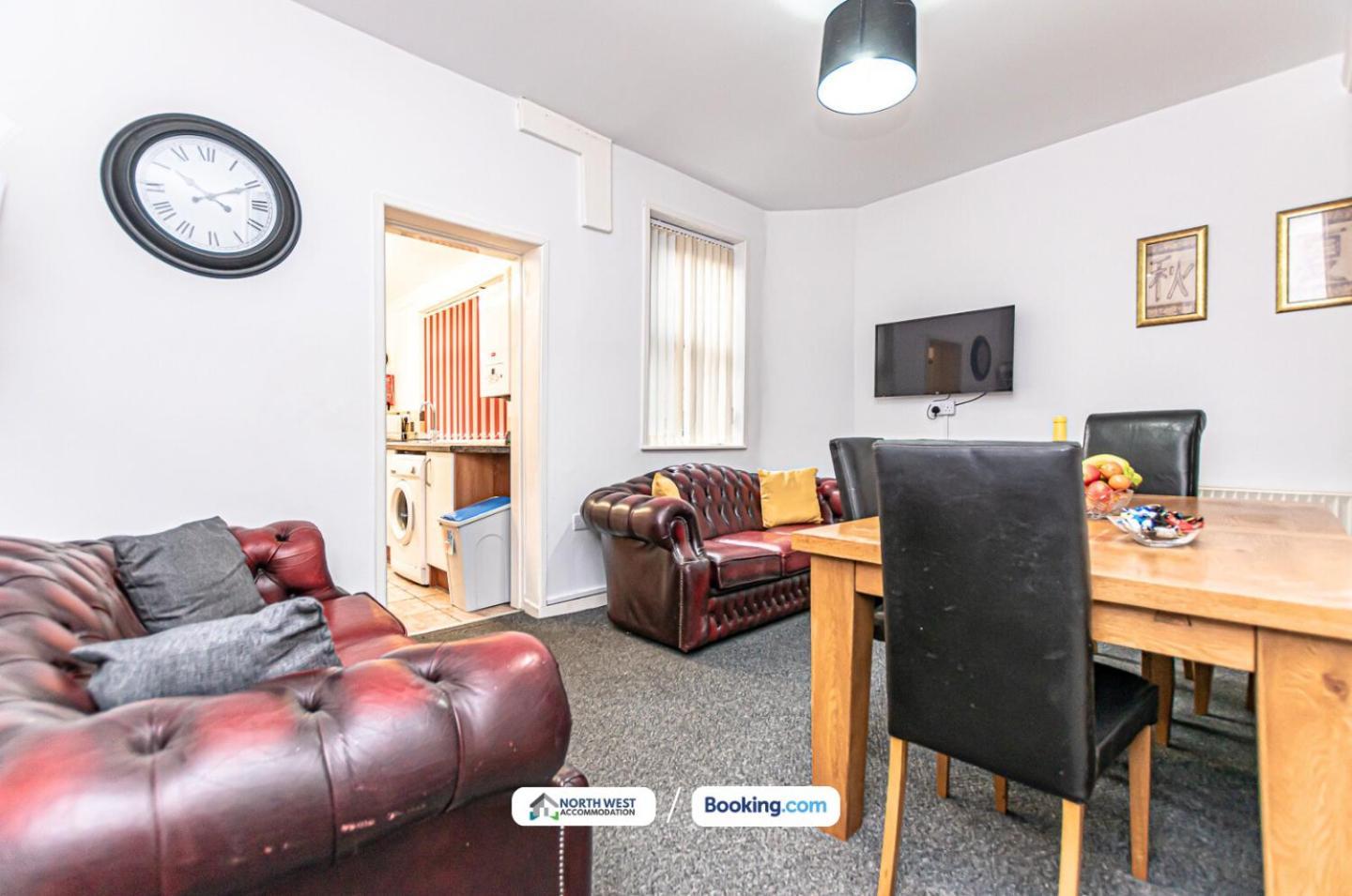 Wigan Work-Ready 3Br House Sleeps 6 Guests 위건 외부 사진