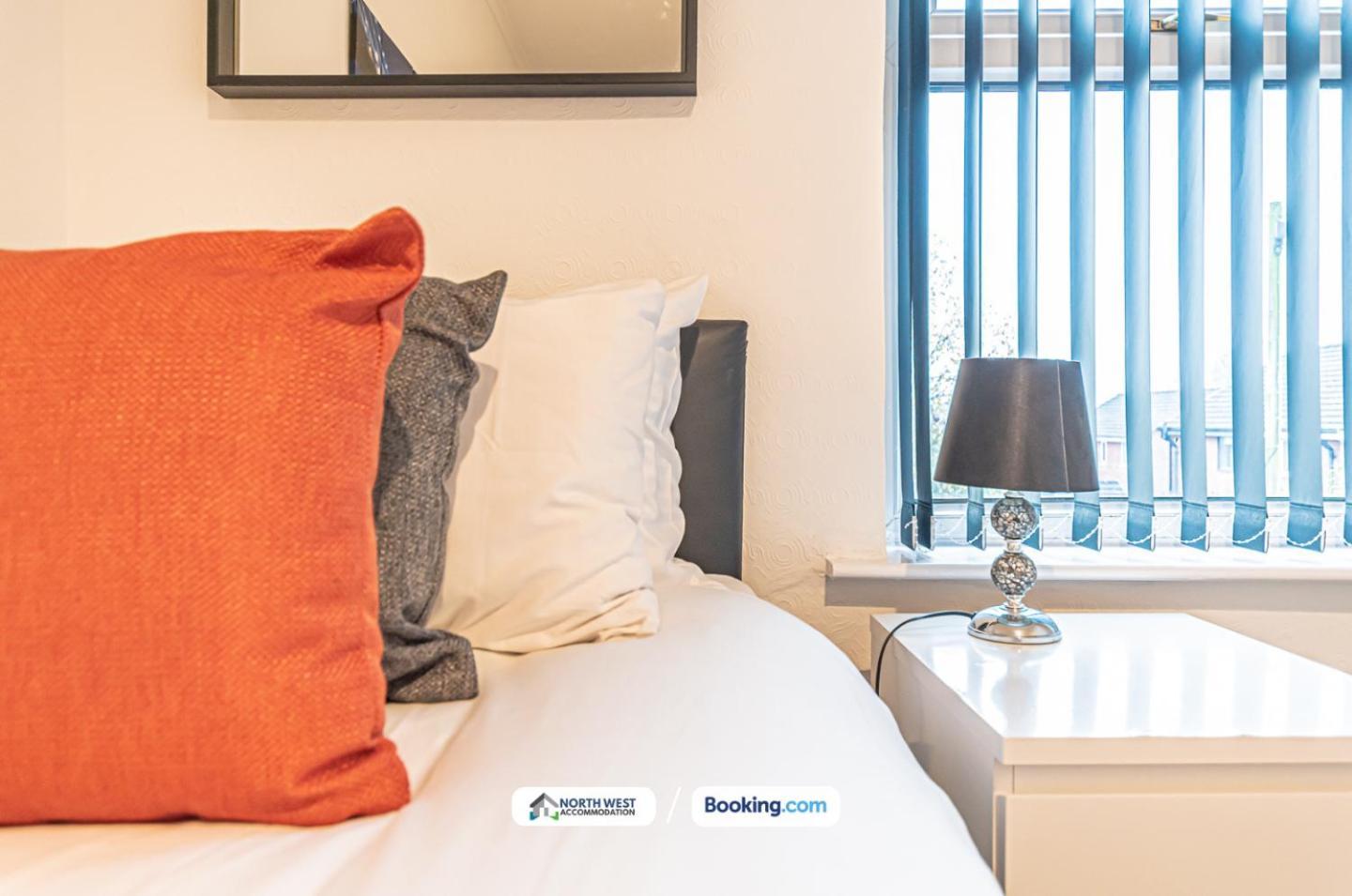 Wigan Work-Ready 3Br House Sleeps 6 Guests 위건 외부 사진