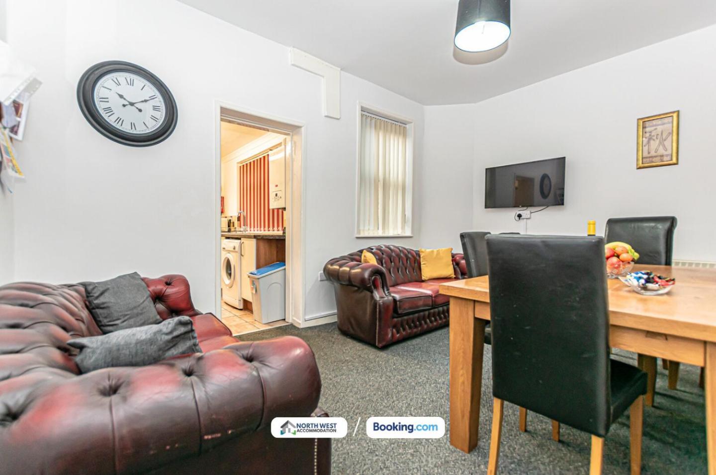 Wigan Work-Ready 3Br House Sleeps 6 Guests 위건 외부 사진