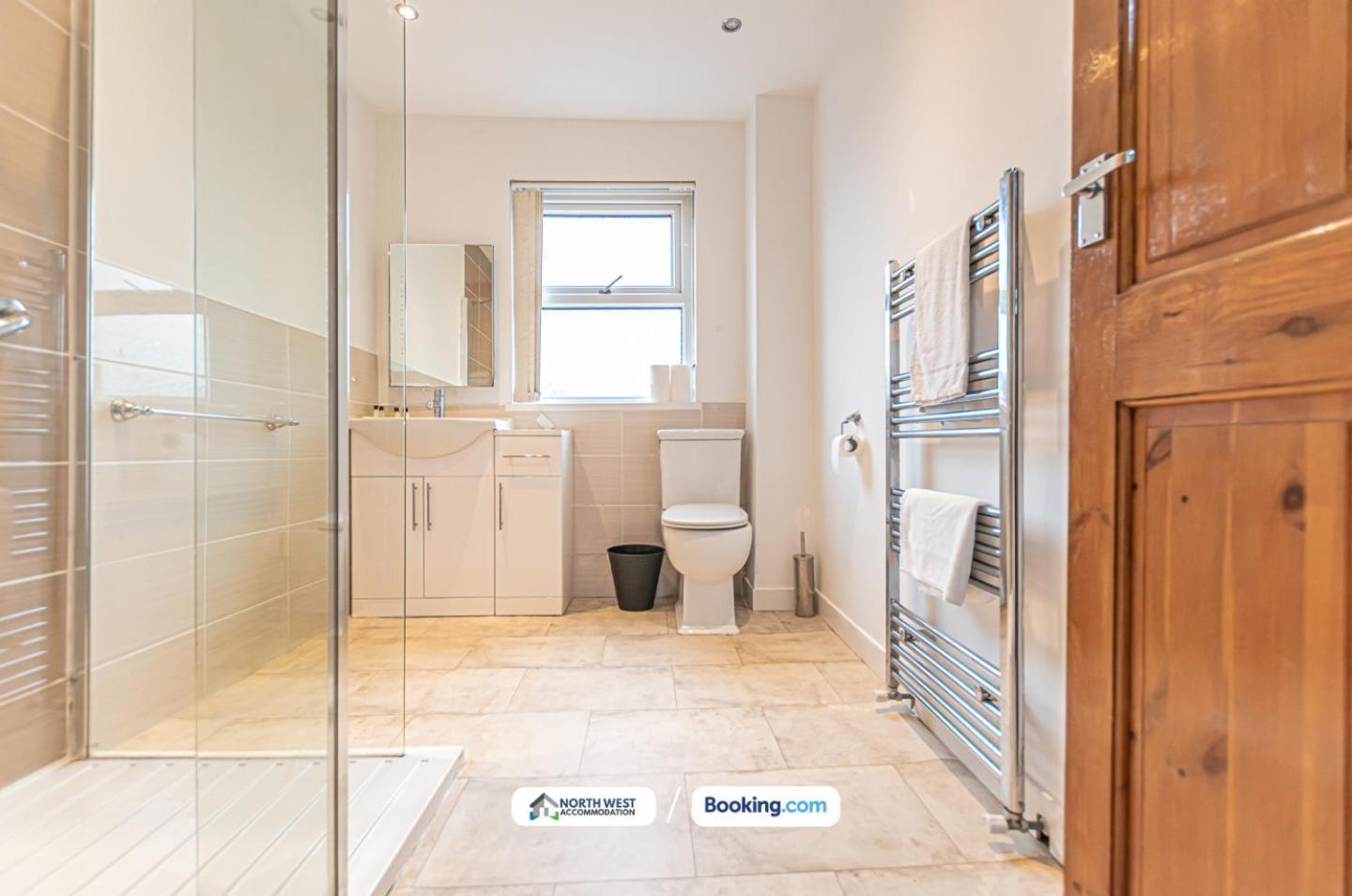 Wigan Work-Ready 3Br House Sleeps 6 Guests 위건 외부 사진