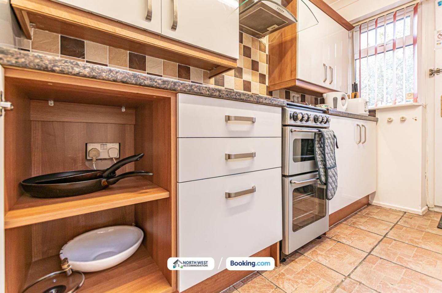 Wigan Work-Ready 3Br House Sleeps 6 Guests 위건 외부 사진