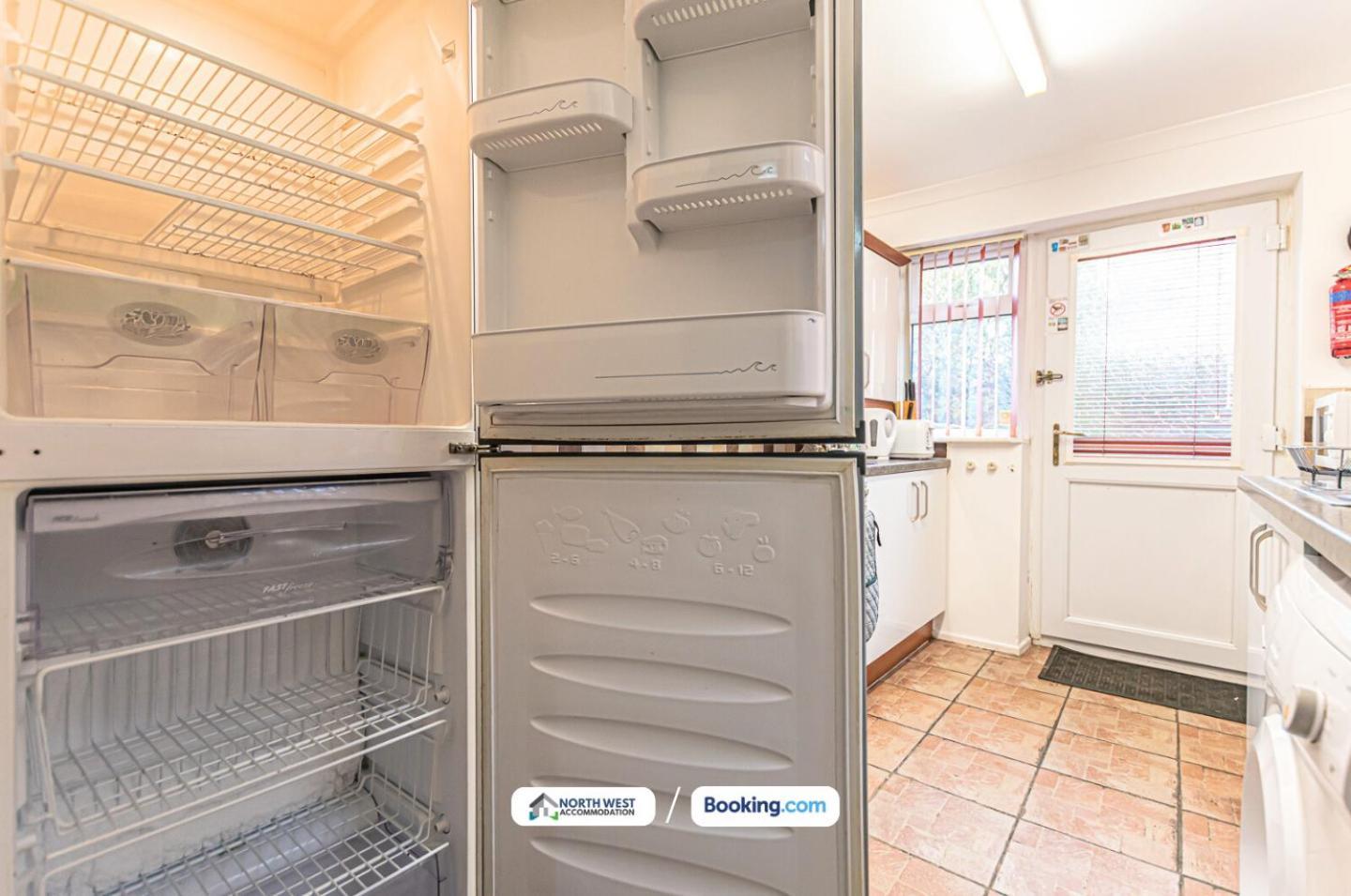 Wigan Work-Ready 3Br House Sleeps 6 Guests 위건 외부 사진