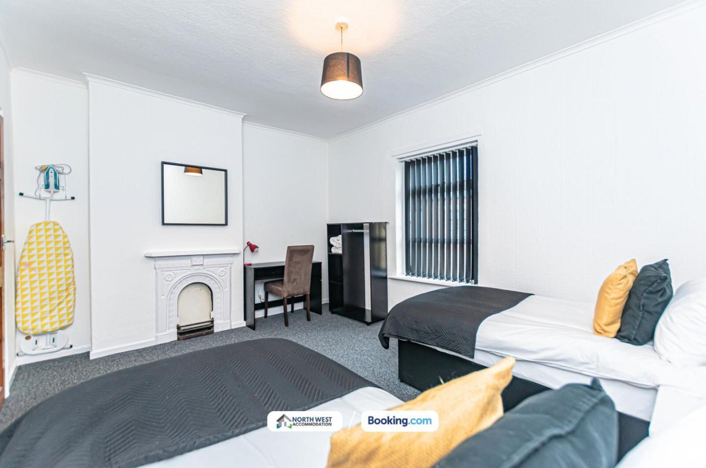 Wigan Work-Ready 3Br House Sleeps 6 Guests 위건 외부 사진