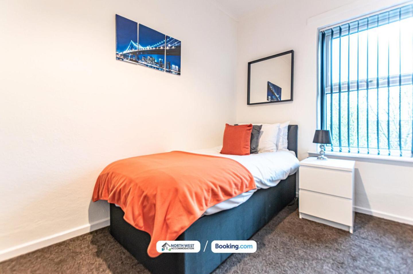 Wigan Work-Ready 3Br House Sleeps 6 Guests 위건 외부 사진