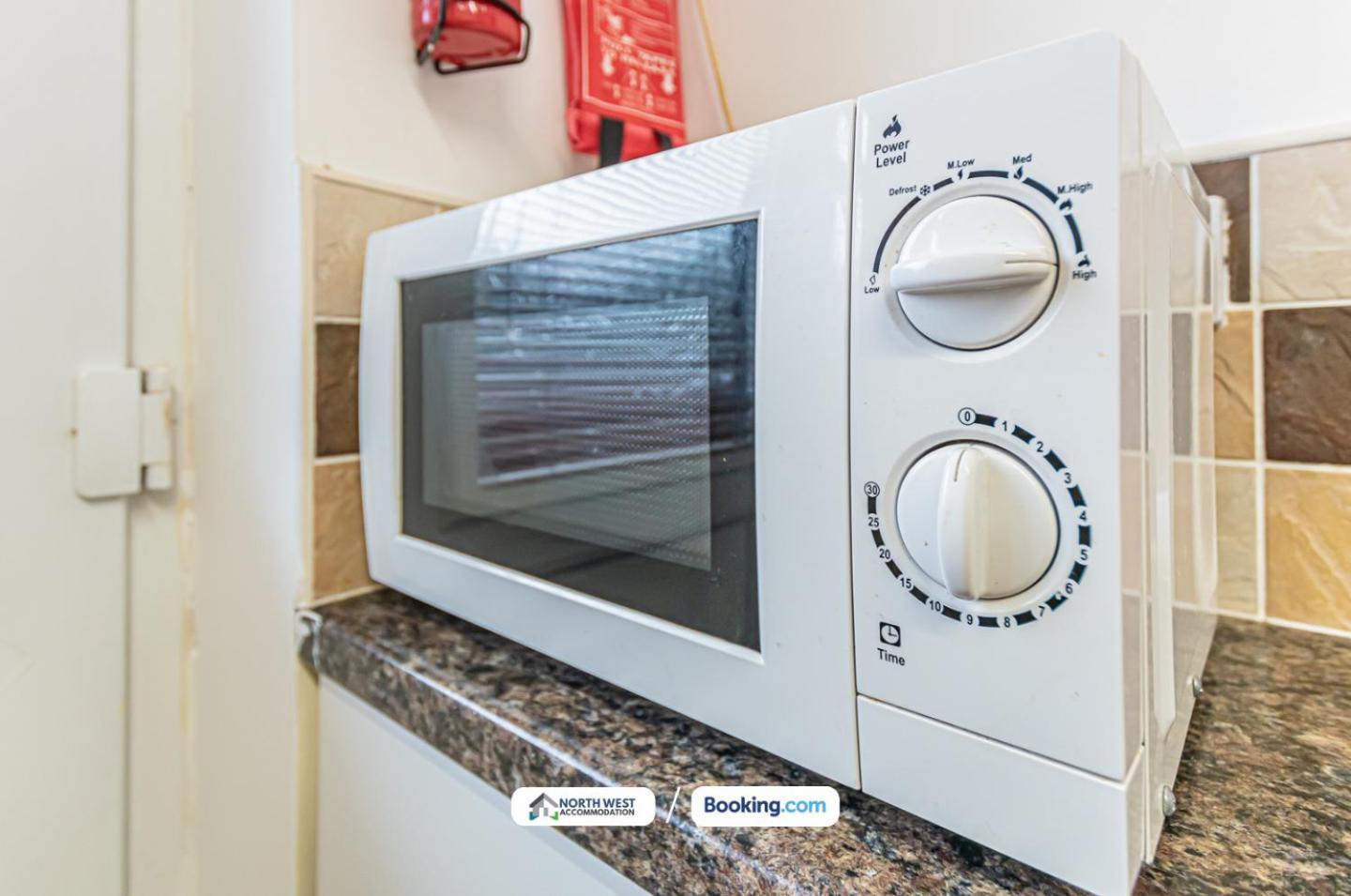 Wigan Work-Ready 3Br House Sleeps 6 Guests 위건 외부 사진